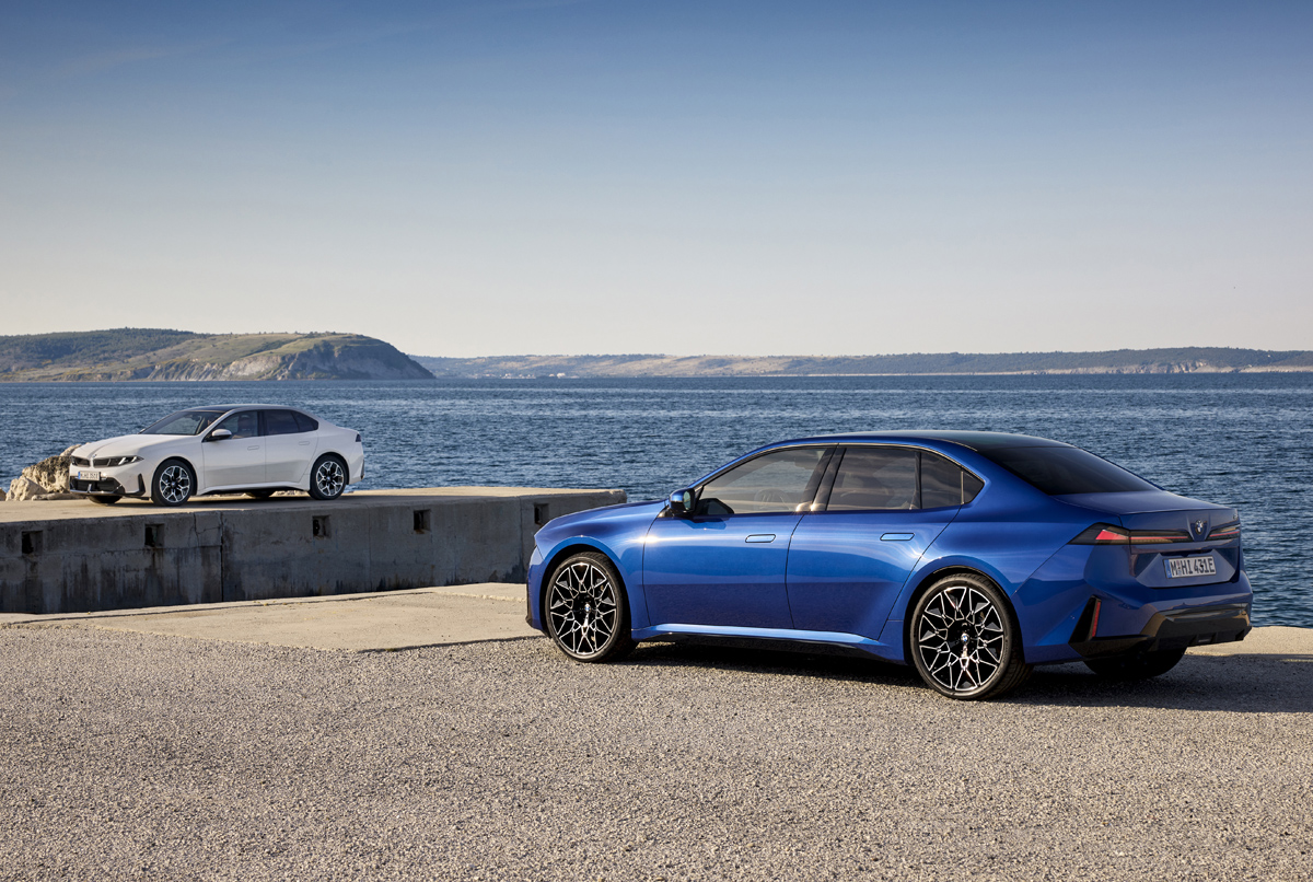 新型BMW 3シリーズ（i3）のエクステリア（ブルー、ホワイト）〜リア