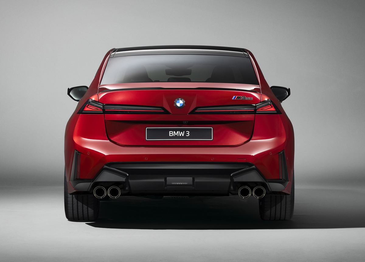 新型BMW 3シリーズのエクステリア（レッド）〜リア