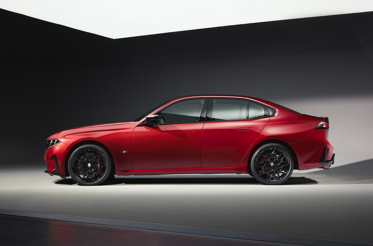 新型BMW 3シリーズのエクステリア（レッド）〜サイド
