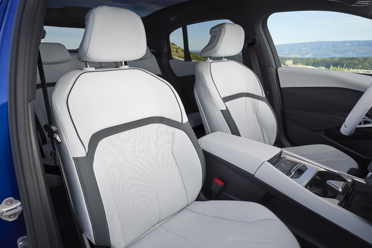 新型BMW 3シリーズのインテリア〜シート