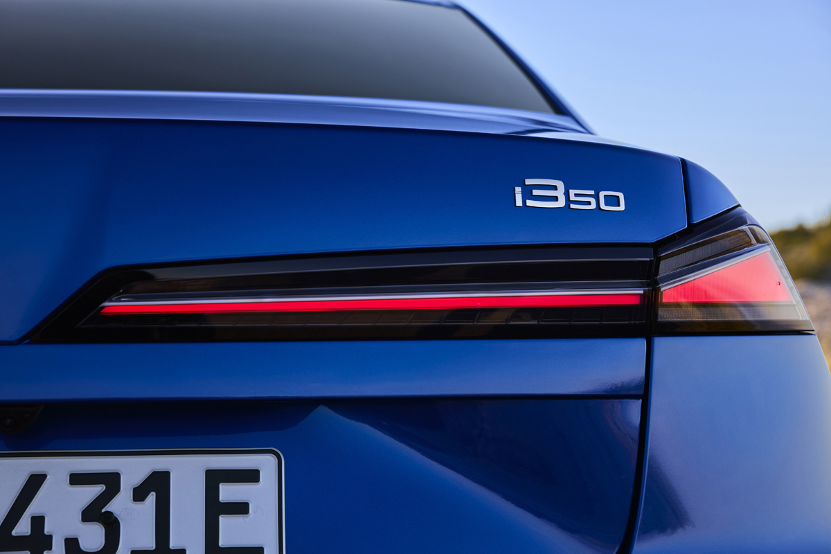 新型BMW 3シリーズ（i3）のエクステリア（ブルー）〜リア