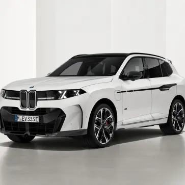 BMW X5 / iX5向けのMパフォーマンスパーツ装着状態〜フロント