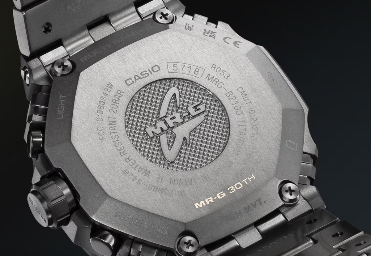 MR-G 30周年記念G-SHOCK、MRG-B2100HRの裏蓋