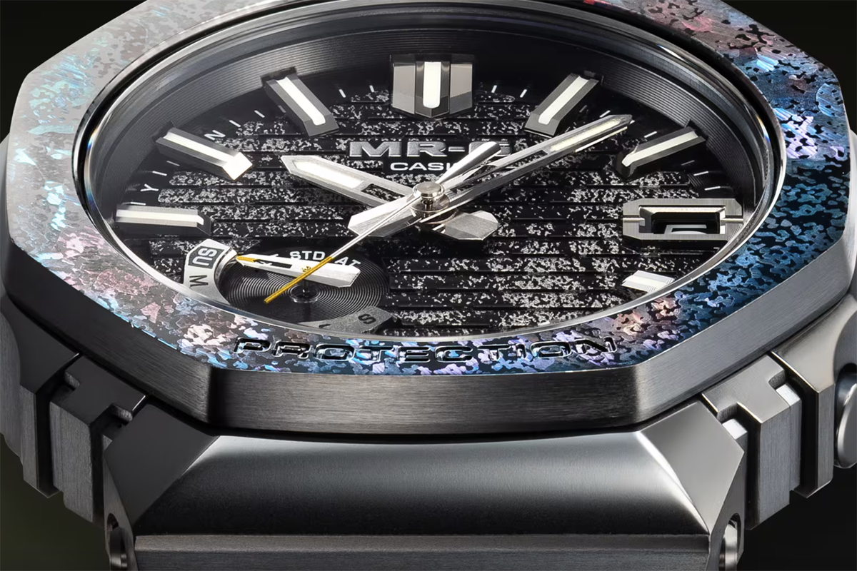 MR-G 30周年記念G-SHOCK、MRG-B2100HRのベゼル
