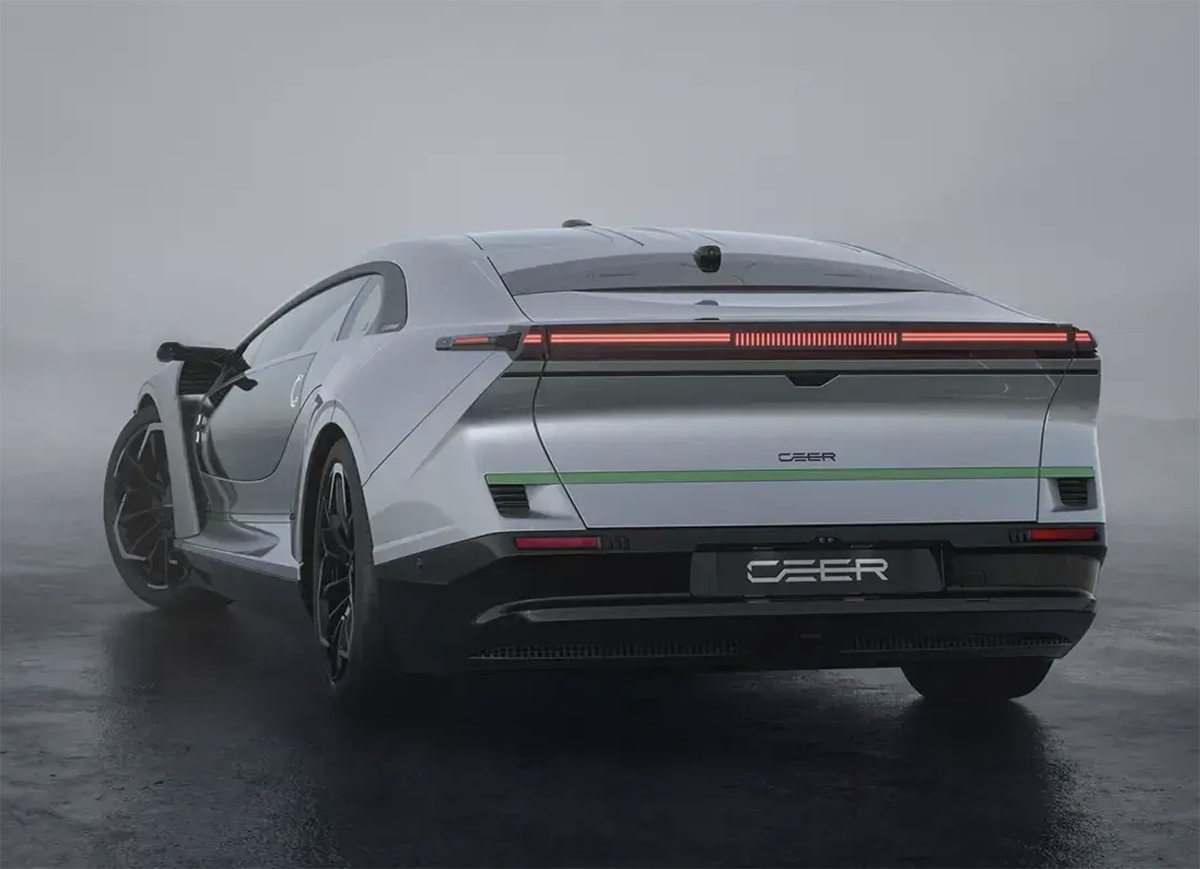 サウジアラビアのCEER EXOBOT セダンのエクステリア〜リア