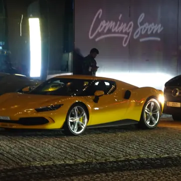 イエローのフェラーリ296GTB