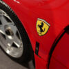 フェラーリF40のフロントフェンダーとエンブレム