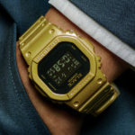 G-SHOCKとブラックアイパッチとのコラボモデル（DW-5600）の装着状態