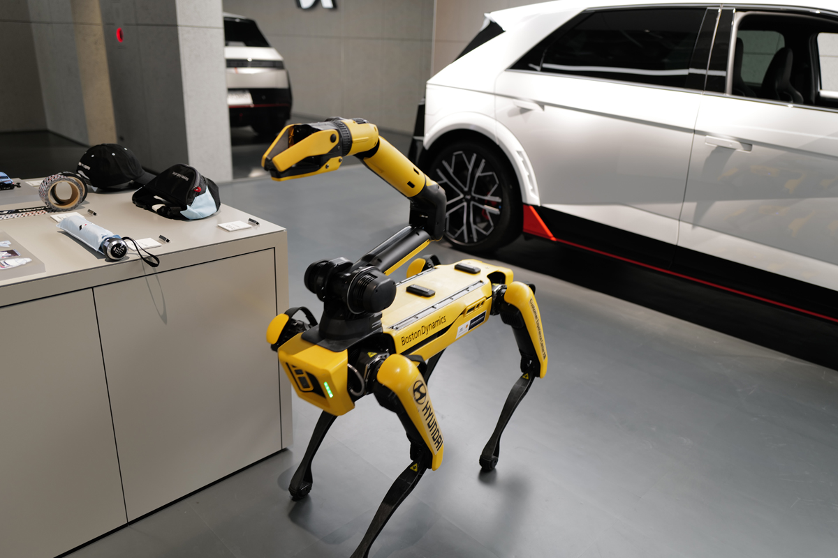 韓国 ヒョンデのロボット犬、「SPOT」
