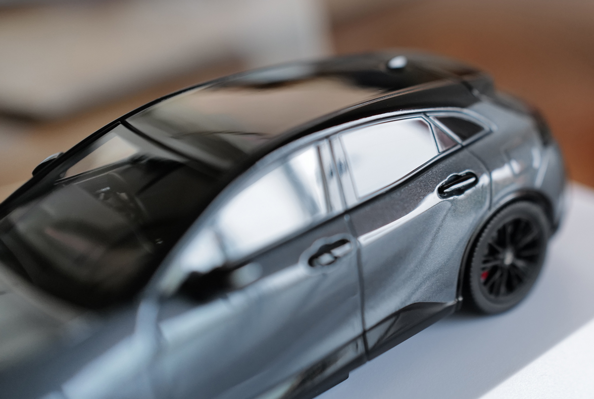 京商製 1/43クラウンスポーツのミニカー(アッシュ、ツートン)