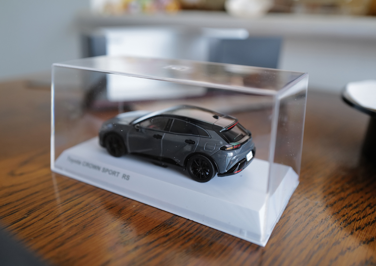 京商製 1/43クラウンスポーツのミニカー(アッシュ、ツートン)
