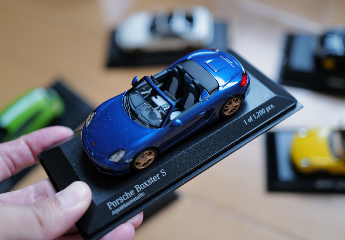 1/43サイズのモデルカー(ミニカー)〜ポルシェボクスター(ブルー)