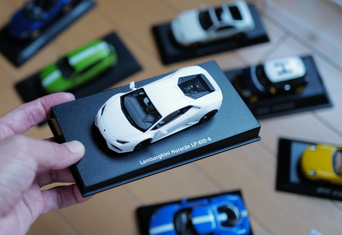1/43サイズのモデルカー(ミニカー)〜ランボルギーニ ウラカン(ホワイト)