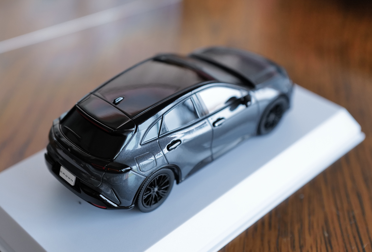 京商製 1/43クラウンスポーツのミニカー(アッシュ、ツートン)