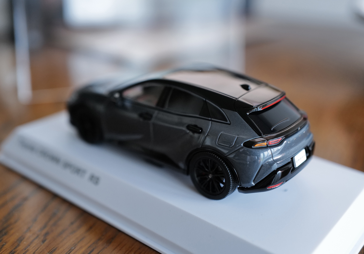 京商製 1/43クラウンスポーツのミニカー(アッシュ、ツートン)