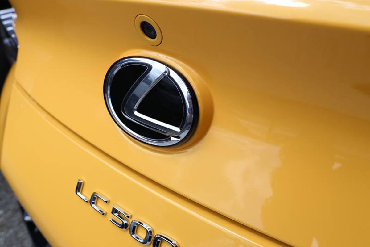 レクサスLC500のエンブレム