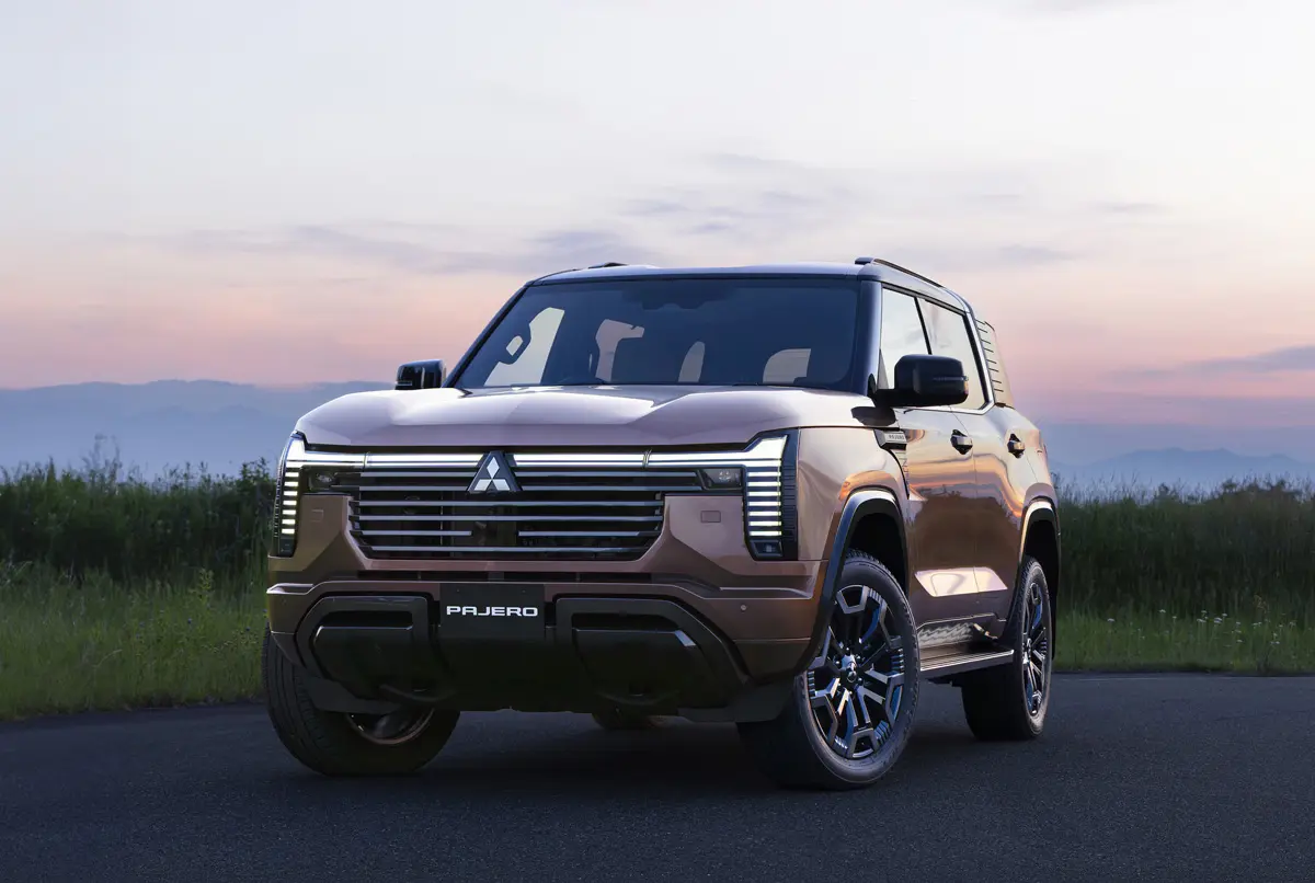 新型三菱 パジェロのエクステリア(静止、フロント)