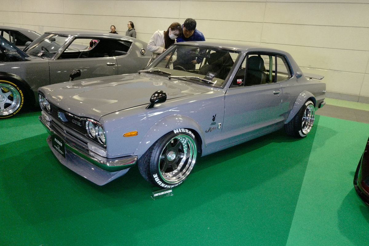 日産スカイラインGT-R(グレー)