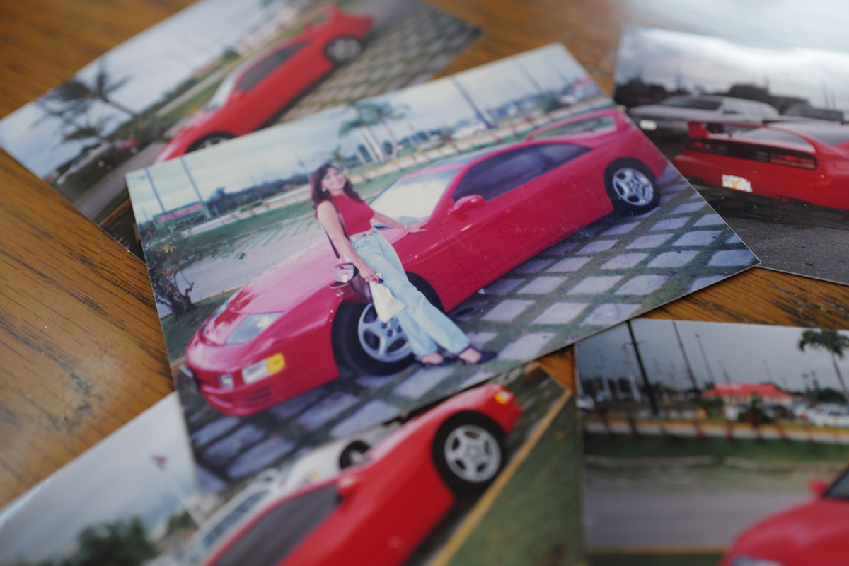 日産フェアレディZ(Z32)と美女の写真レッド)