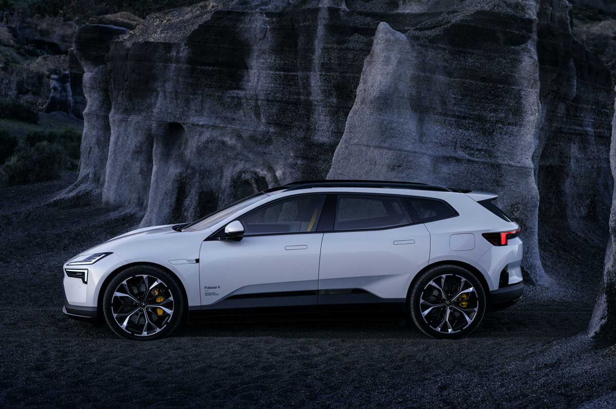 ポールスター4 SUV（ホワイト）のエクステリア〜サイド