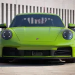 グリーンのポルシェ911カレラ（フロント正面）