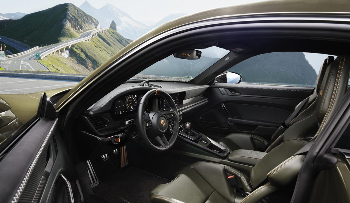 ポルシェ911 GT3 ベルクスポーツのインテリア〜ドアオープン