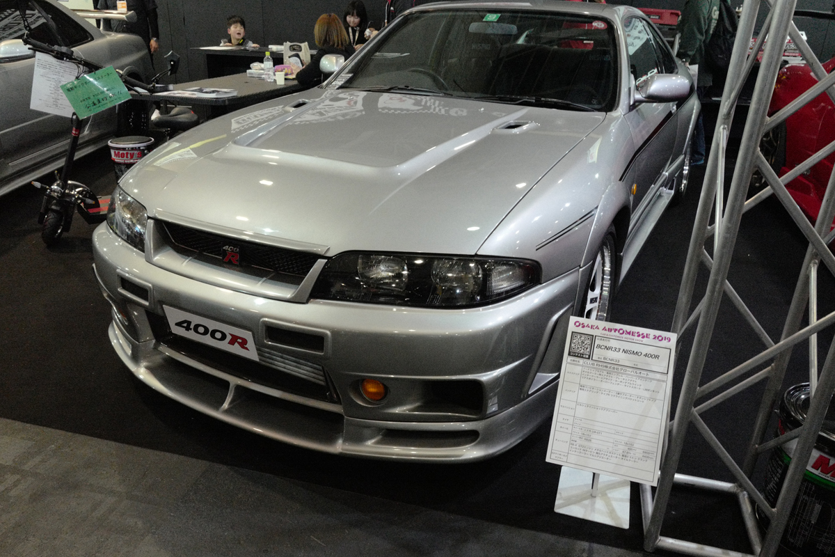 日産スカイラインGT-R(R34、シルバー)