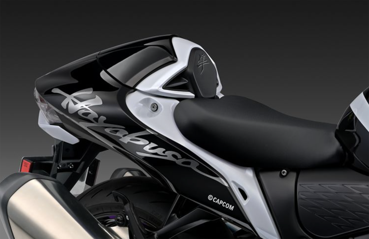 スズキ「Hayabusa Tuned by JURI」〜シート
