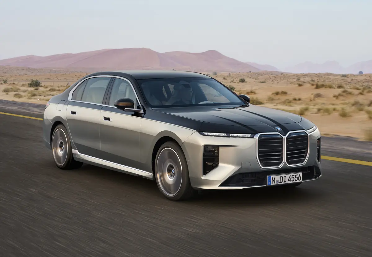 BMW 7 シリーズ（2トーンシルバー）のフロント
