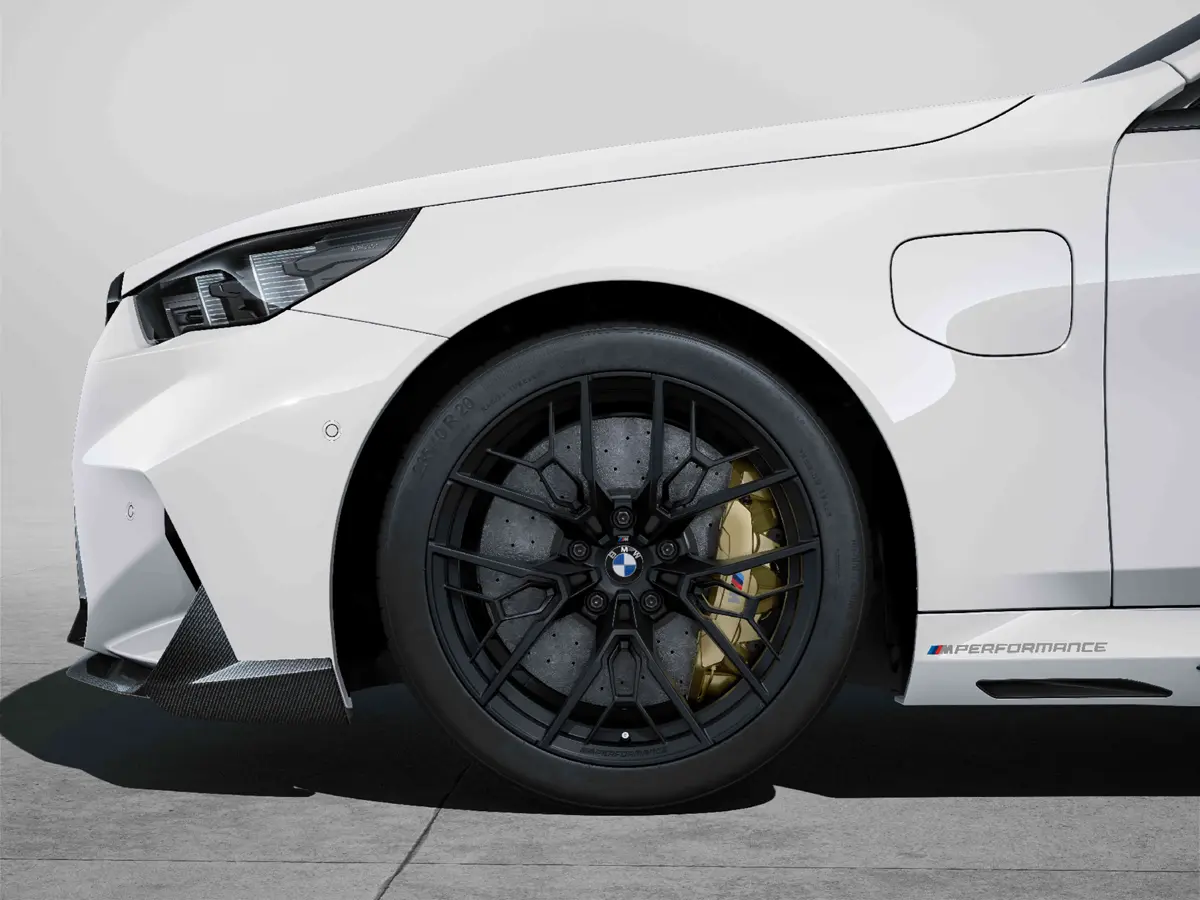 BMW M5に追加された新しいホイール