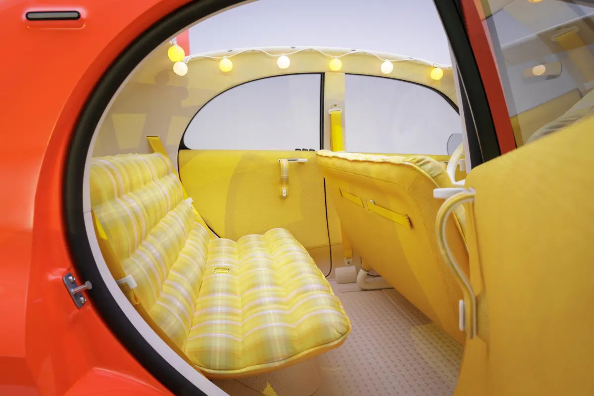 シトロエン「2 CV コンセプト」のインテリア〜リアシート