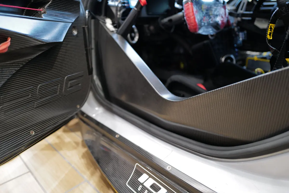 フェラーリ296 GT3 EVO LM Corsa 60号車のインテリア