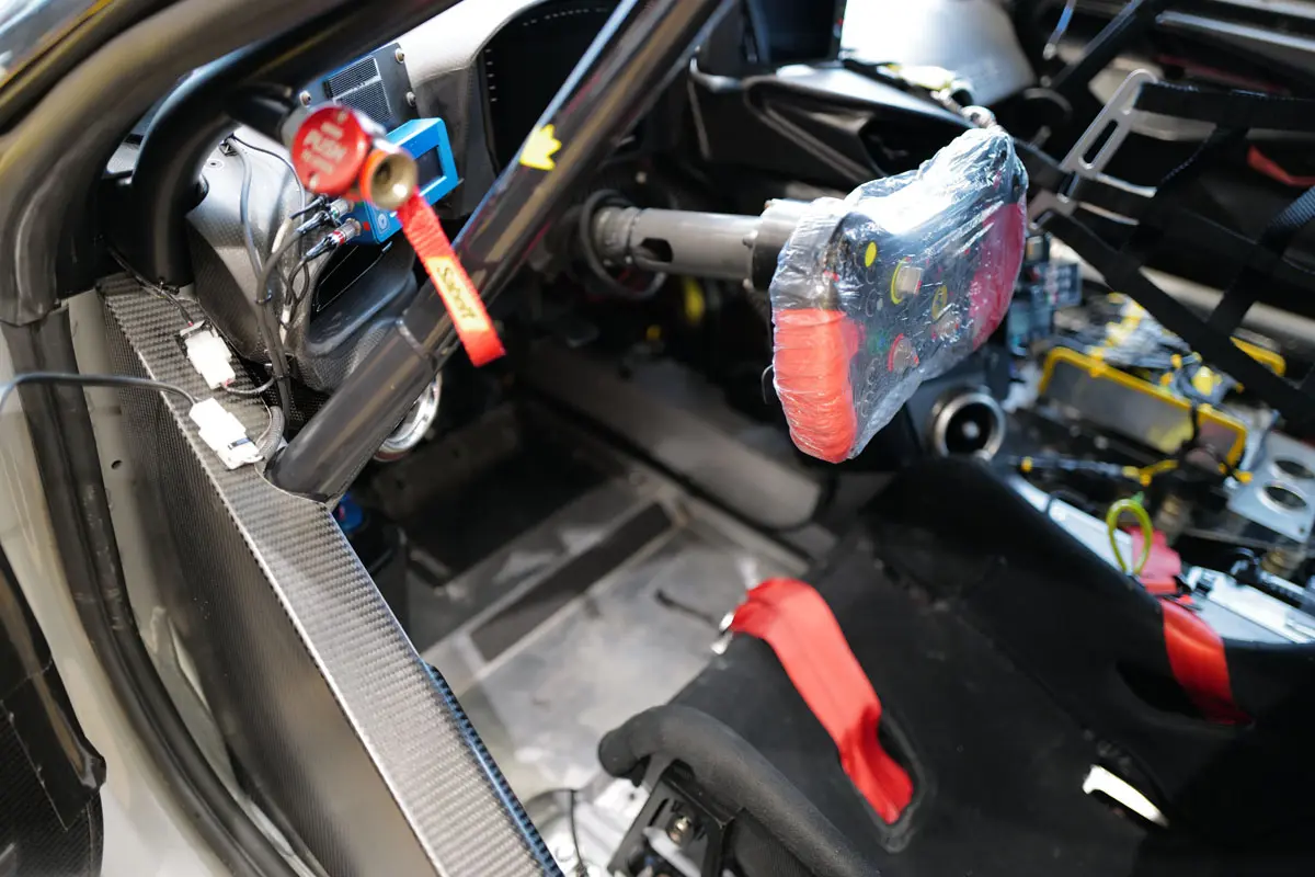 フェラーリ296 GT3 EVO LM Corsa 60号車のインテリア
