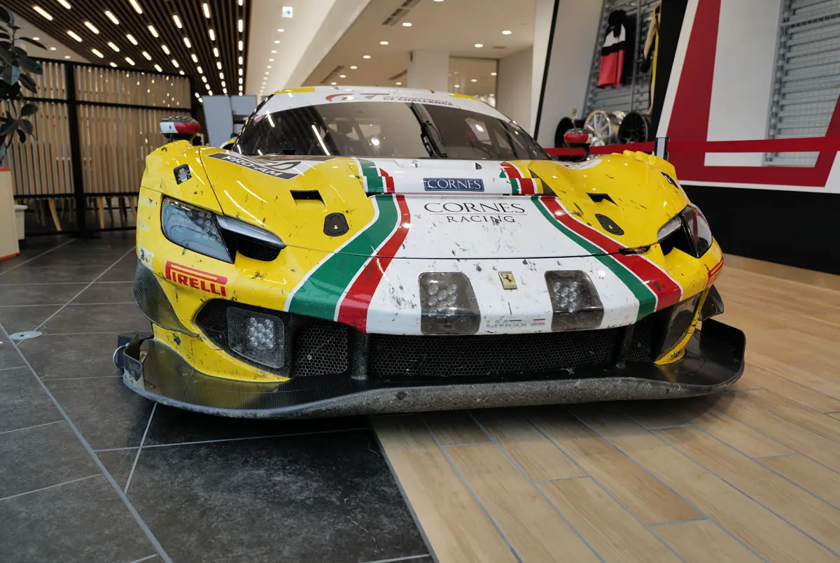フェラーリ296GT3 EVO LM Corsa #60を見てきた。なお「2026年 第50回鈴鹿1000km Pro-Amクラス優勝車」、走行時の汚れは「そのまま」に【動画】