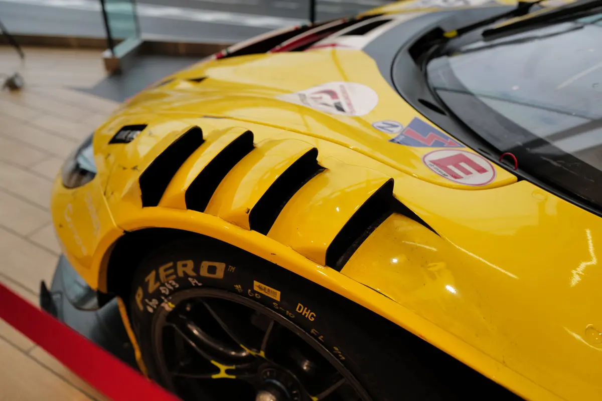 フェラーリ296 GT3 EVO LM Corsa 60号車のフロントフェンダー