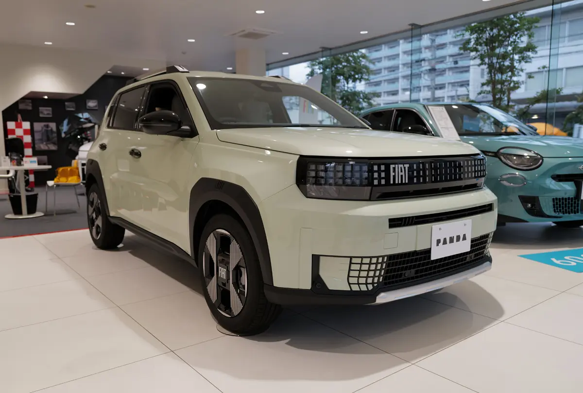 フィアット グランデパンダを見てきた。文字通り「コンセプトカーがそのまま市販」、やはりこういったクルマはイタリア人でないと作れないな