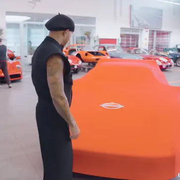 ルイス・ハミルトンと自身がレストアを行ったフェラーリF40