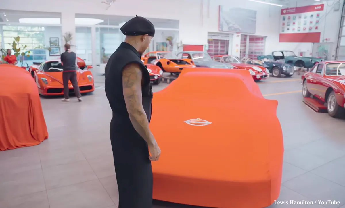 ルイス・ハミルトンと自身がレストアを行ったフェラーリF40