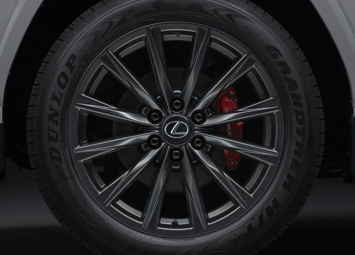 新型レクサスLX「F SPORT」のエクステリア（ホイール）