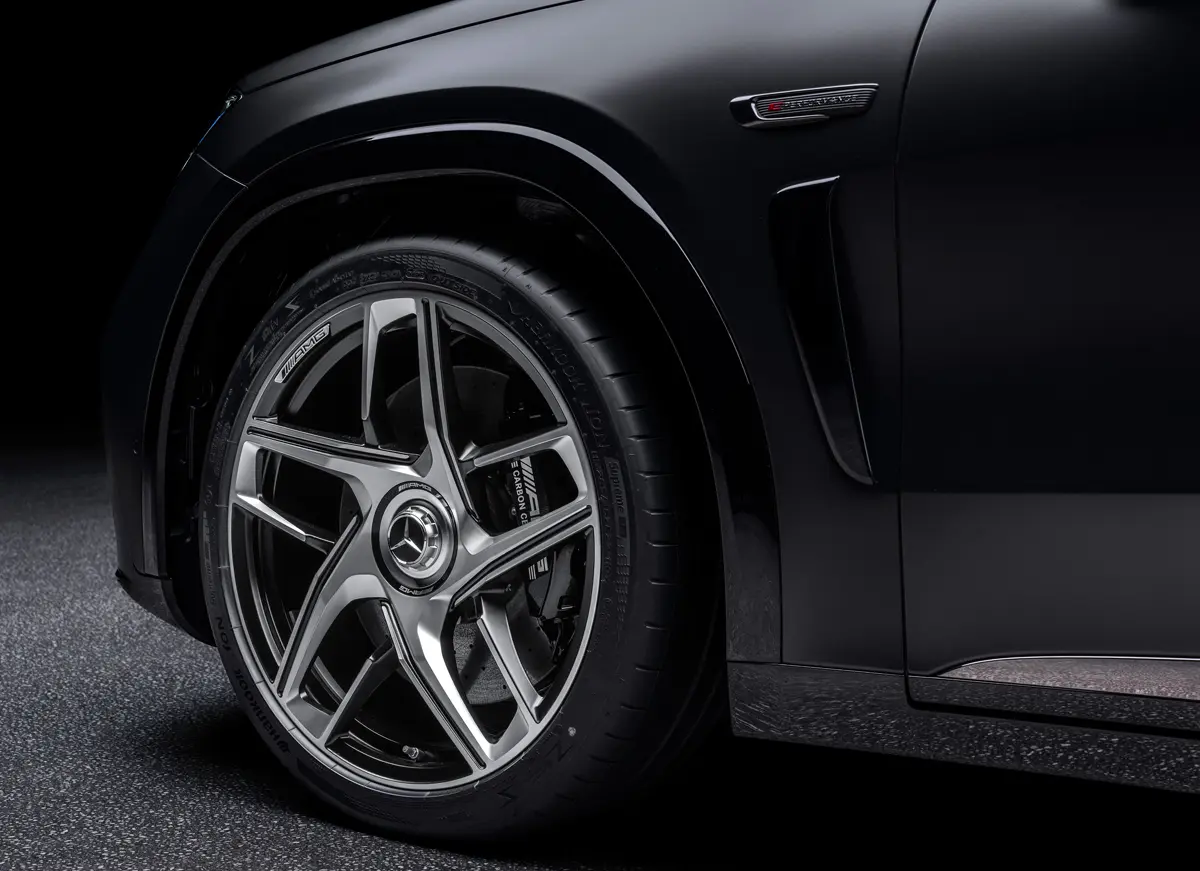 メルセデスAMG GT SUVのエクステリア（ブラック、ホイール）