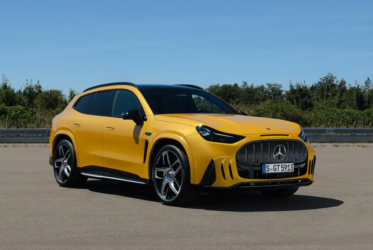 メルセデスAMG GT SUVのエクステリア（イエロー、フロント）