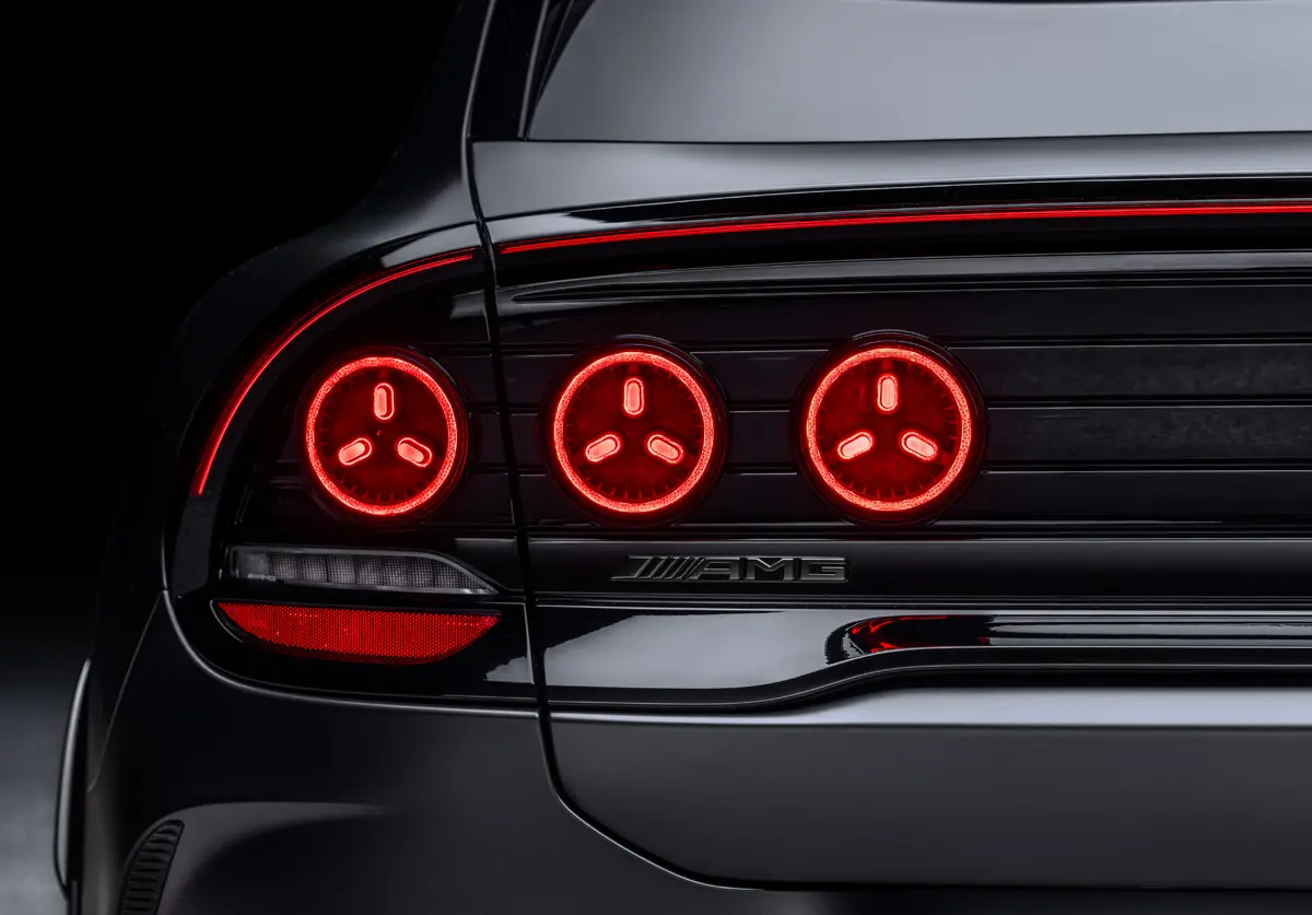メルセデスAMG GT SUVのエクステリア（ブラック、テールランプ）