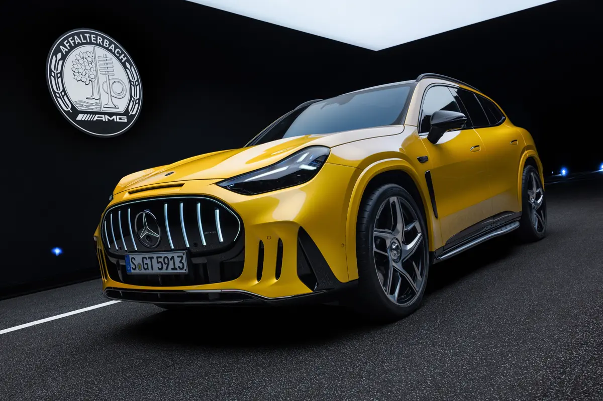 メルセデスAMG GT SUVのエクステリア（イエロー、フロント）
