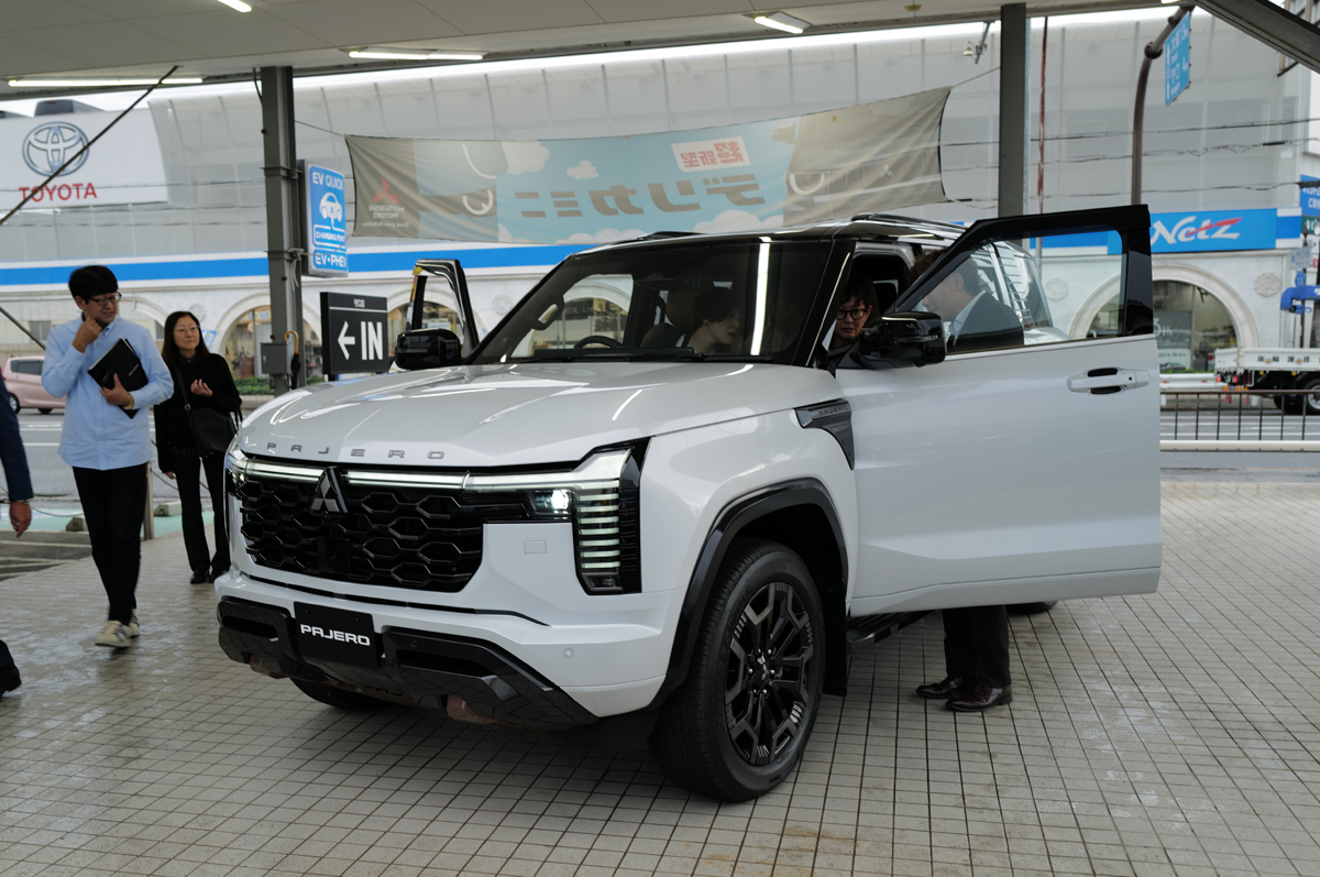 新型 三菱パジェロを見てきた。第一印象は「ラグジュアリーなプレミアムSUV」、抜群の存在感に加え気品あふれるディティールも